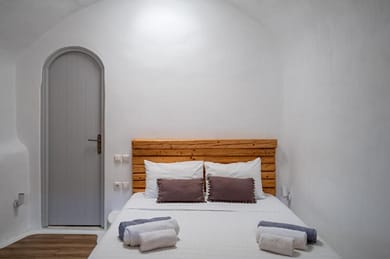 Karpimo & Fertimo Suites Santorini - Image 2