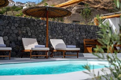 Karpimo & Fertimo Suites Santorini - Image 6