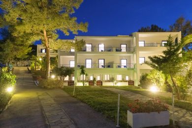 Karras’ Star Hotel - Image 3