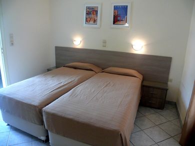 Karyatides Hotel Aegina - Image 4