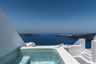 Honeymoon Suite with Outdoor Hot Tub and Caldera View