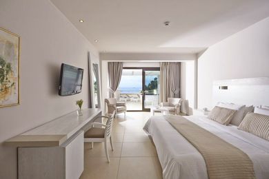 Junior Suite with Outdoor Jacuzzi Sea View