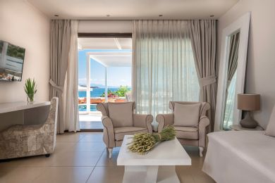 Master Suite with Private Pool Sea View