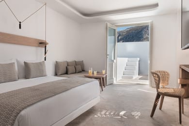 Luxury Honeymoon Suite with Outdoor Hot Tub