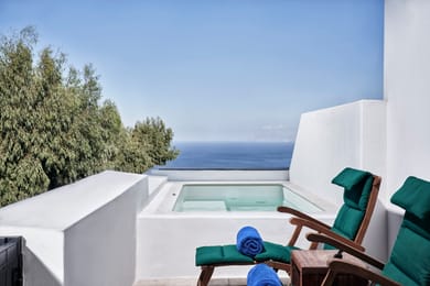 Senior Jetted Tub Suite Sea View