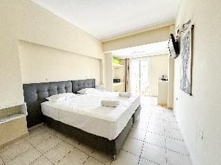 Superior Double/Twin Side Pool View