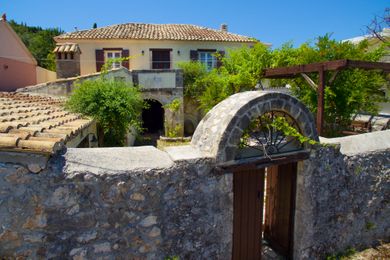 Demoutsadata Vintage Residence