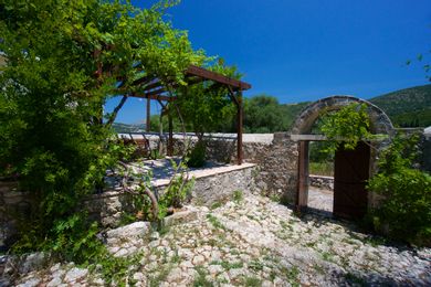 Demoutsadata Vintage Residence