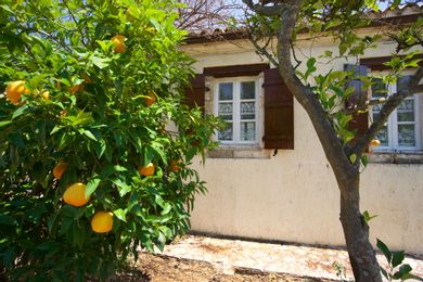 Demoutsadata Vintage Residence
