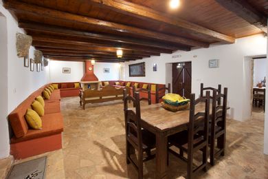 Demoutsadata Vintage Residence