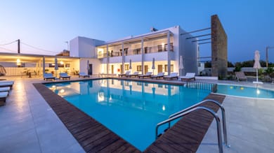 Kellys Luxury Apartments - Image 2