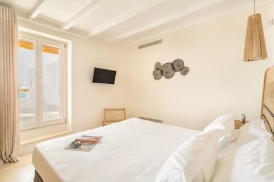 8 Bedroom | Delia | Kanalia