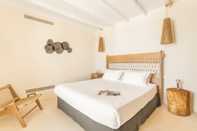 8 Bedroom | Delia | Kanalia