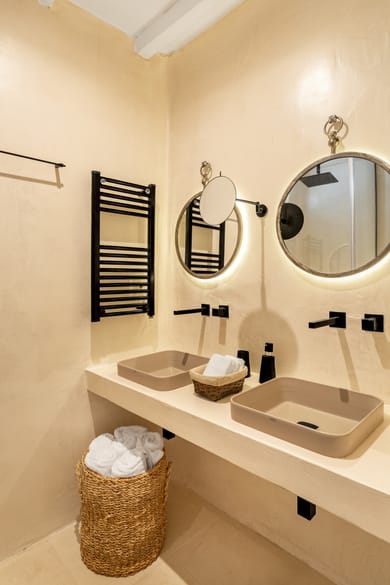 8 Bedroom | Delia | Kanalia