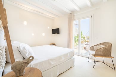 8 Bedroom | Delia | Kanalia