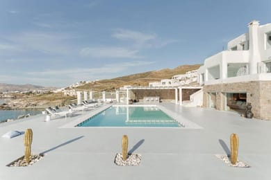 6 Bedrooms I Thelma I Pouli