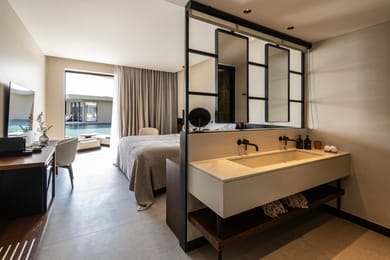 Superior Suite Swim Up Partial  Sea View