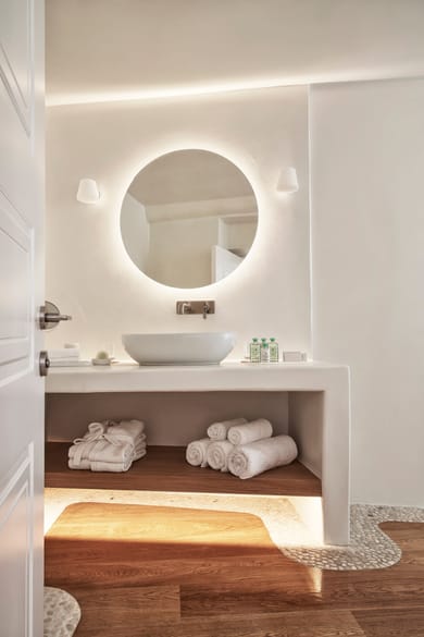 Wet Junior Suite With Open Air Jetted Tub