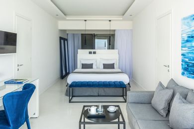 2 Bedroom Island Suite Seafront with Private Heated Pool and Beach Access