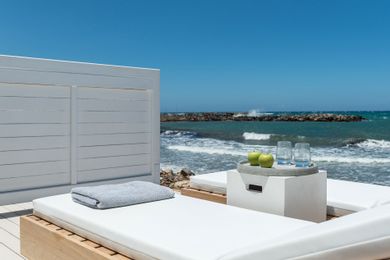 2 Bedroom Island Suite Seafront with Private Heated Pool and Beach Access