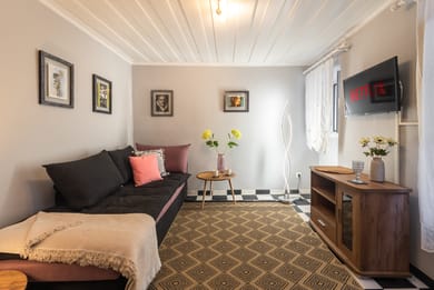 The Artist Apartment - Ground Floor