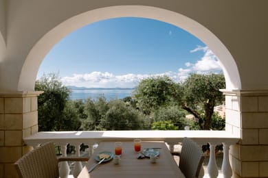 Vallia's Seaview & Stylish 2BD Apartment - Nr1