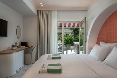 Comfort Room with Jacuzzi