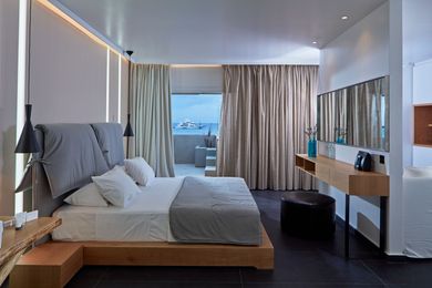 Deluxe Suite with Outdoor Jetted Tub & Sea View