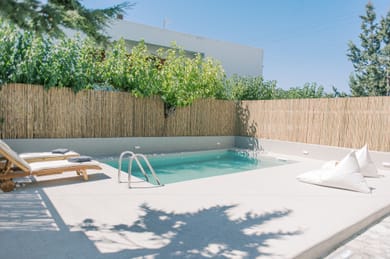 Deluxe Pool house in the village