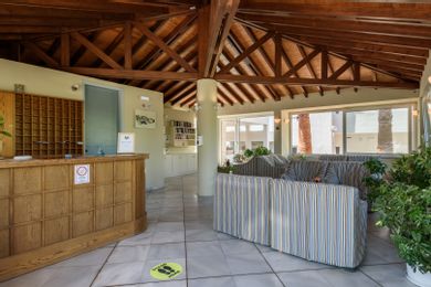 Kostakis Beach Hotel - Image 7
