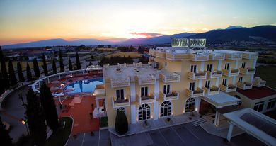 Kouros Hotel Drama - Image 5