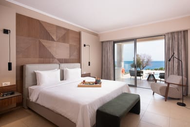Royal Suite with Sea View and Private Pool (70 m²)