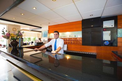 Kyparissia Beach Hotel - Image 2