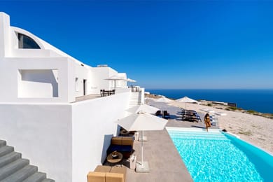 Residence with Private Pool and Sea View