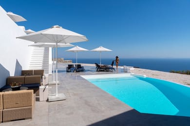 Residence with Private Pool and Sea View
