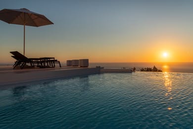 Residence with Private Pool and Sea View