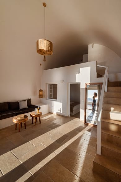 CALDERA PREMIUM SUITES WITH HOT TUB