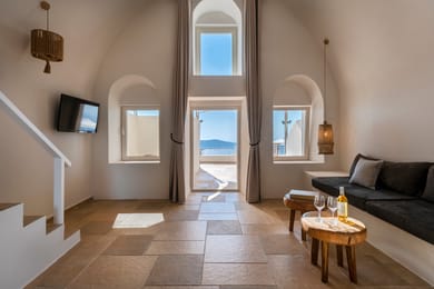 CALDERA PREMIUM SUITES WITH HOT TUB