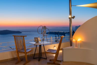 CALDERA HONEYMOON SUITES  WITH HOT TUB