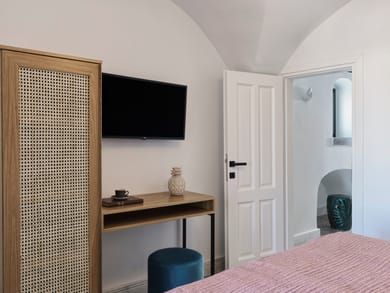 ESTATE MANSION TWO BEDROOM SUITE