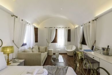Royal  Suite with private Jacuzzi