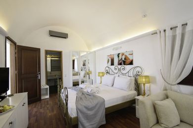 Royal  Suite with private Jacuzzi