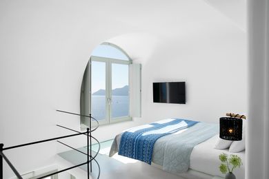 Deluxe Villa with Outdoor Private Heated Pool and Caldera View