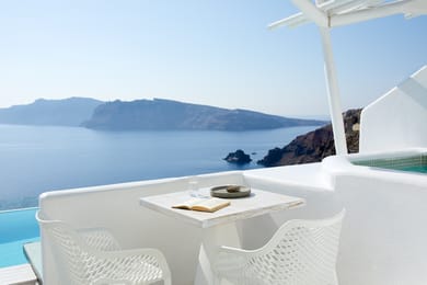 Elegant Suite with Outdoor Hot Tub and Caldera View - Pool Front