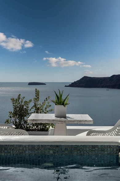 Honeymoon Suite with Outdoor Hot Tub and Caldera View