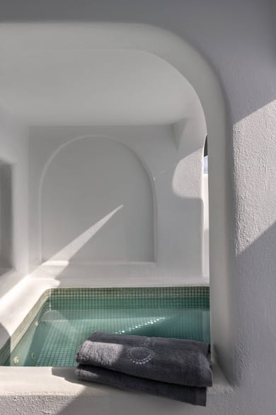 Honeymoon Suite with Outdoor Hot Tub and Caldera View