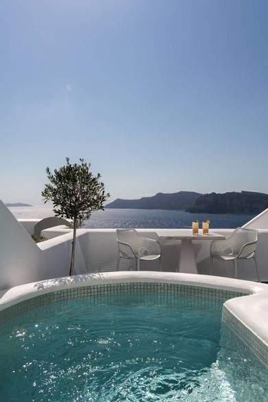 Honeymoon Suite with Outdoor Hot Tub and Caldera View