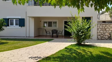 Apartment with Garden View
