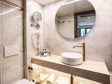 Leonardo Hotel Athens City Center - Image 3
