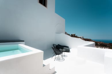 Cave Suite with Outdoor Hot Tub & Sea View